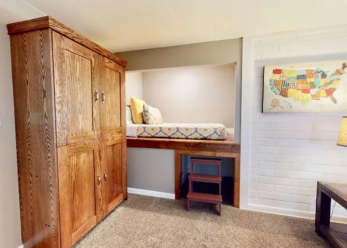 Downtown Cozy Home Base - Purple Sage 3